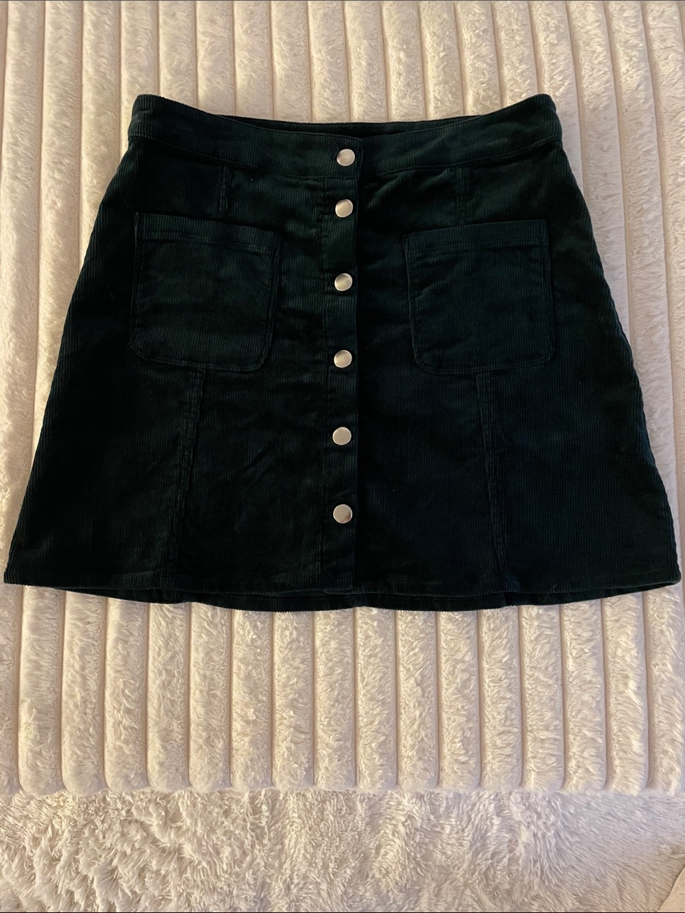 Features:Button Front
2 side pockets